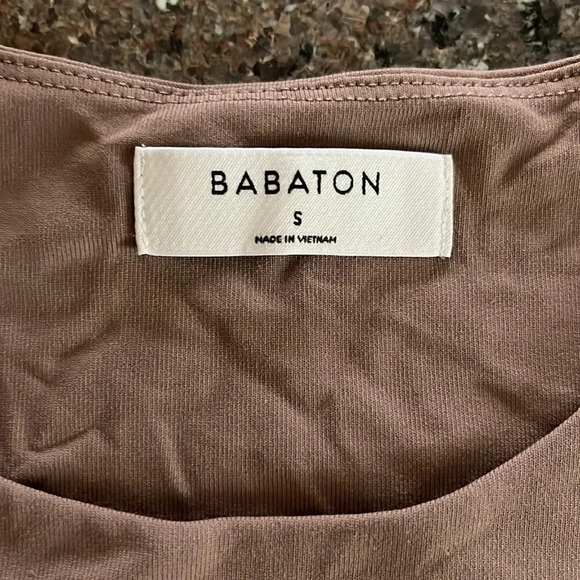 Babaton Aritzia Contour High Neck Short Sleeve Thong Bodysuit Brown Taupe Size S - Picture 4 of 11